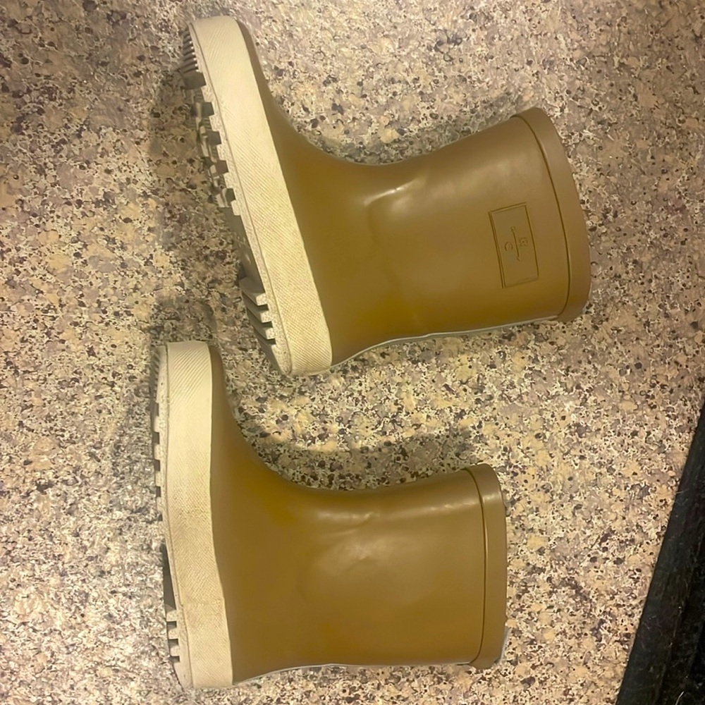 Rylee and Cru rain boots